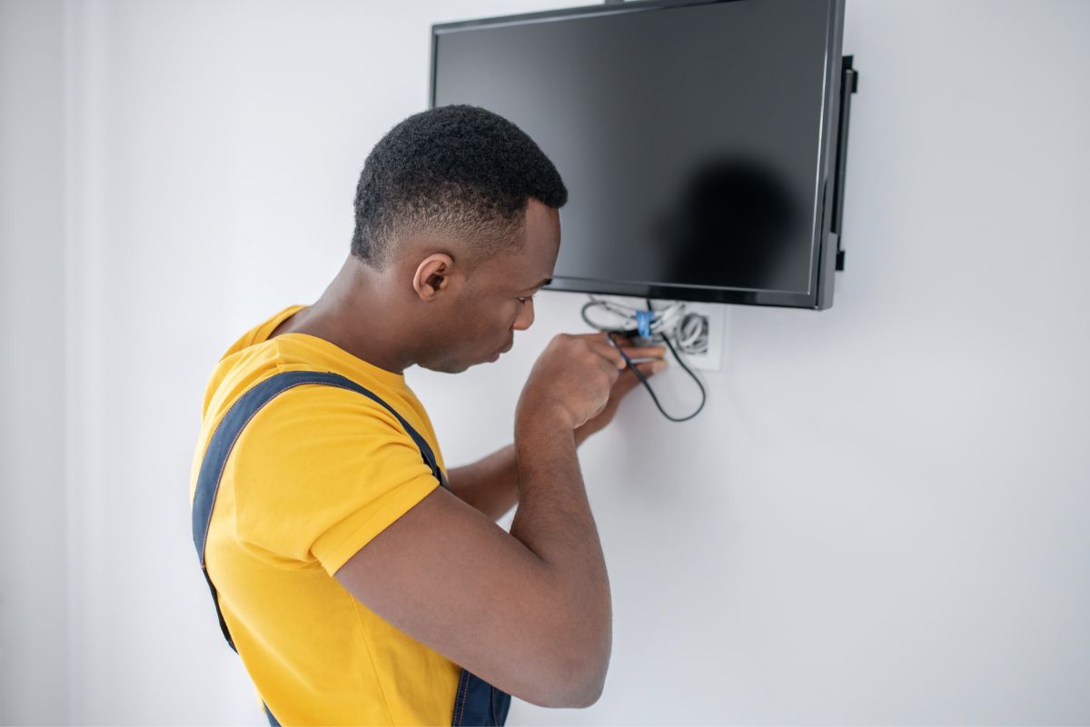 How-To-Hide-TV-Wires